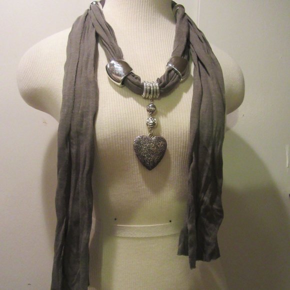 Lot of 8 Jeweled Scarf necklaces - Picture 4 of 8